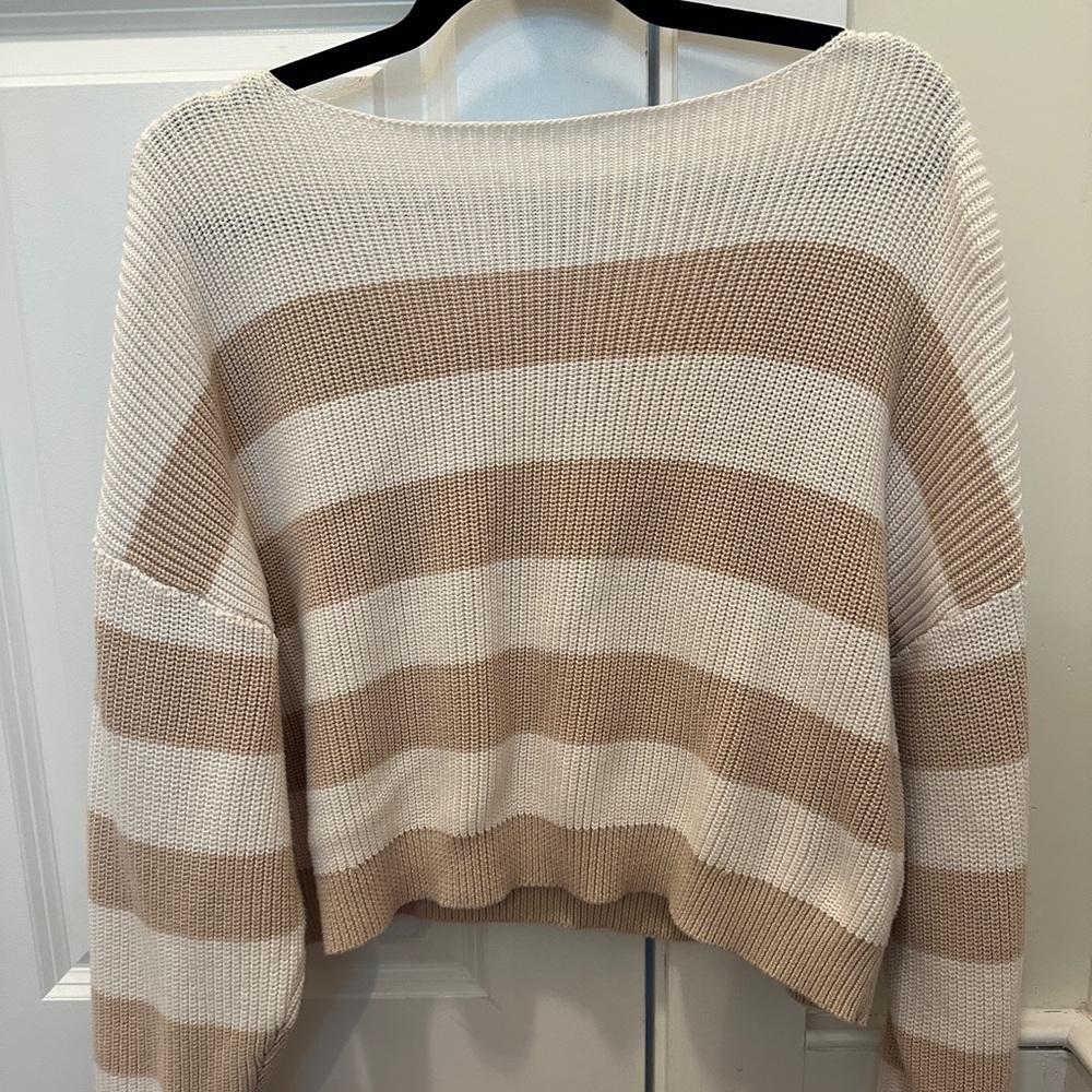 Lulu’s cropped cream/white sweater